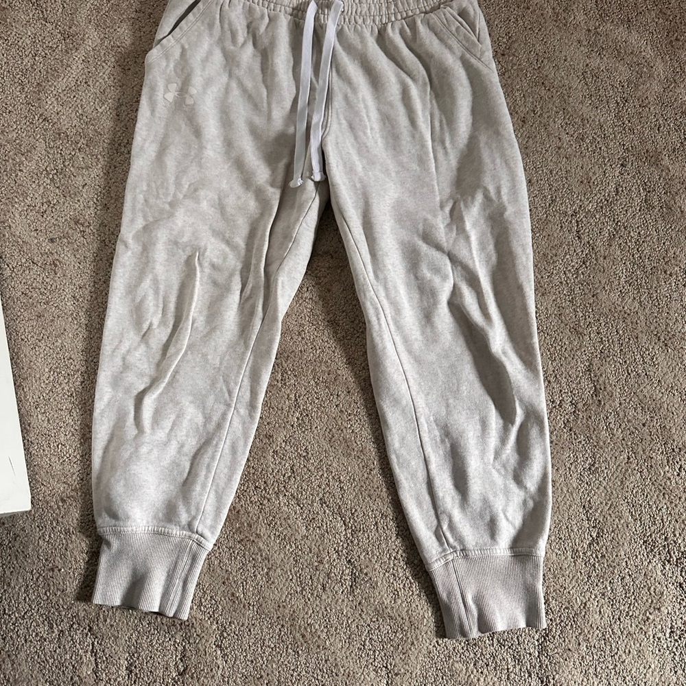 Under Admour low rise beige women’s sweatpants. Size large.